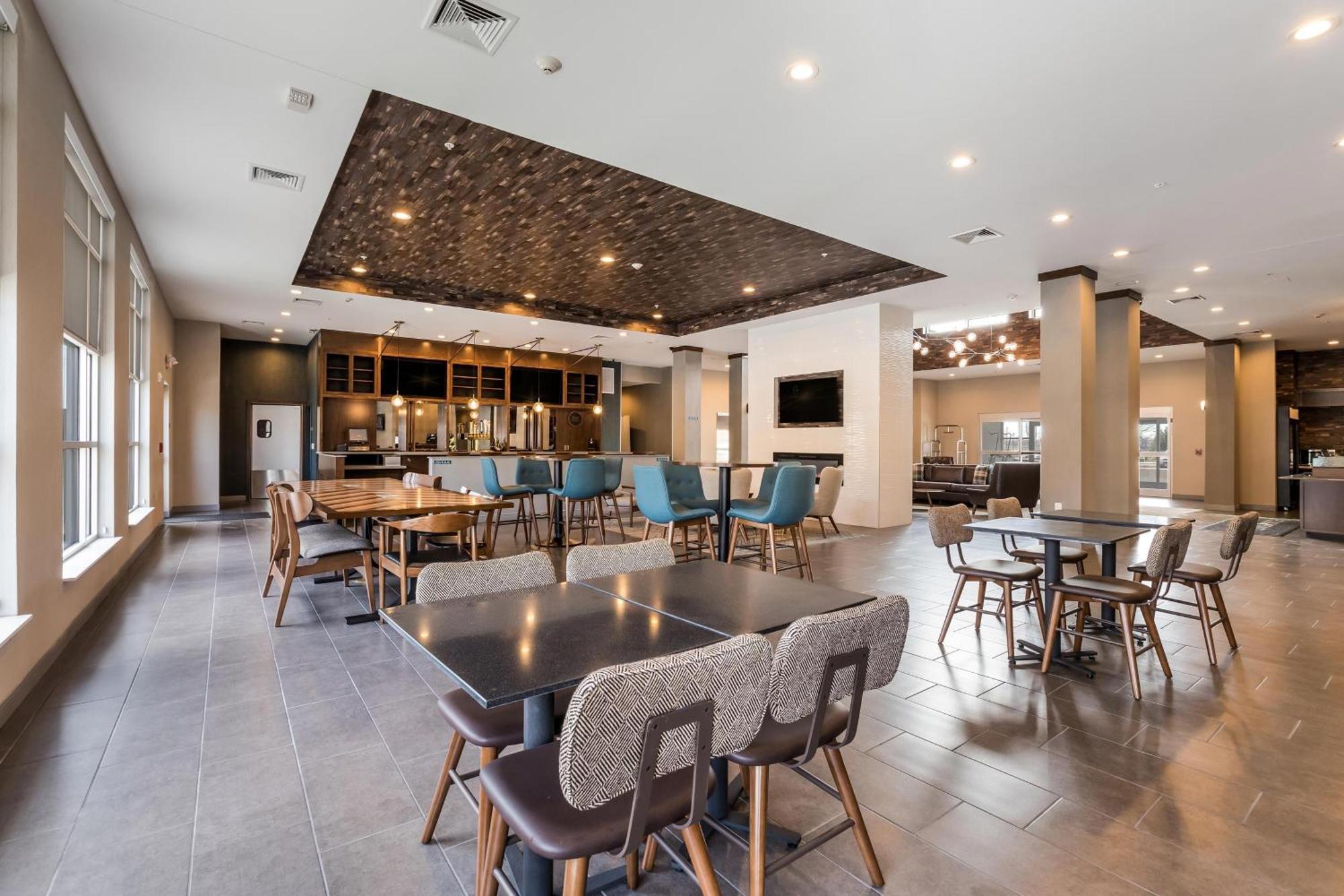 埃尔克哈特福朋喜来登酒店 外观 照片